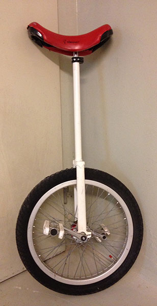 Weißes 20 Zoll Einrad mit 48 Speichen, 80€. Interesse oder Fragen? philipp@vanderwingen.de Weißes 20 Zoll Einrad mit 48 Speichen, 80€. Interesse oder Fragen? philipp@vanderwingen.de